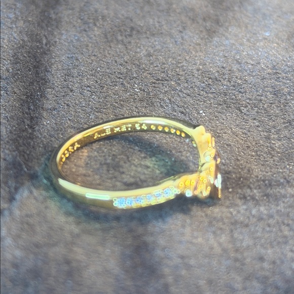 Disney Frozen Queen Anna Tiara Ring from Pandora
14k gold plating size 7 - Picture 5 of 13